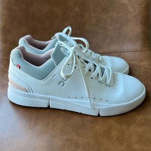 On cloud Women's Roger Advantage - White